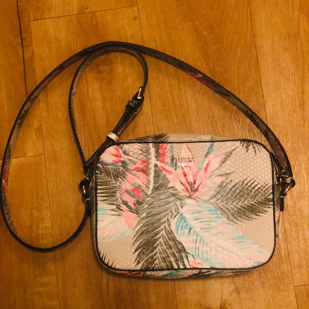 Guess crossbody tropical purse - Picture 2 of 7